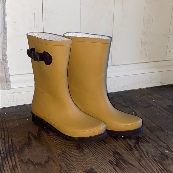 Shoes - Yellow Rain Boots!